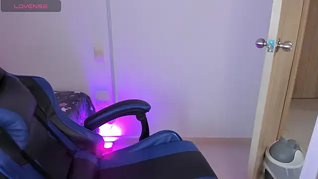 Snapshot of roseliam25 chatting on 10/22/25, 07:35 roseliam25 online show from 10/22/25, 07:35