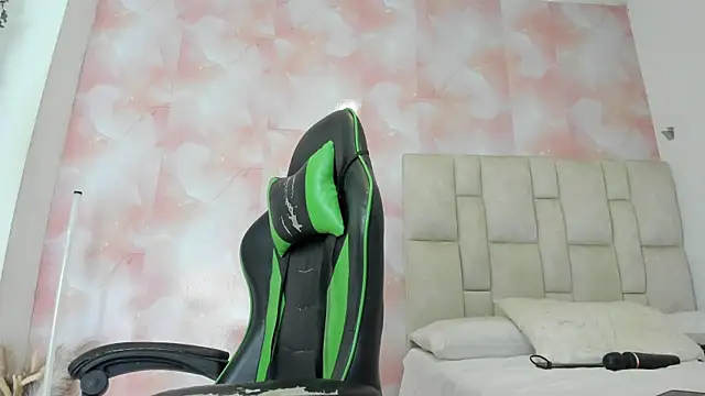 aida rose  online show from 04/05/26, 12:41