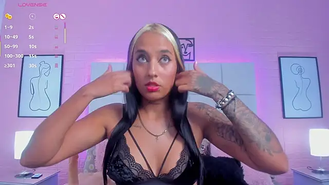 Snapshot of charlotte_kisss chatting on 04/14/26, 06:36 charlotte kisss online show from 04/14/26, 06:36