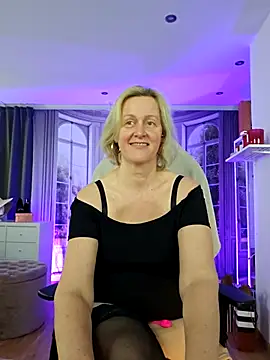 Snapshot of MarleneBloem chatting on 04/25/26, 01:41 MarleneBloem online show from 04/25/26, 01:41