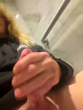 Snapshot of Travislovescum chatting on 11/06/25, 03:07 Travislovescum online show from 11/06/25, 03:07