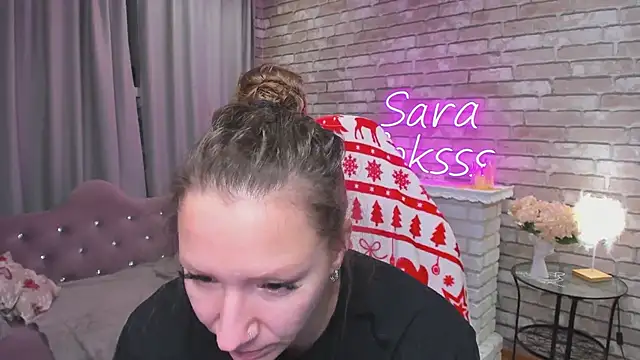Snapshot of SarahCoksss chatting on 12/08/24, 01:02 SarahCoksss online show from 12/08/24, 01:02