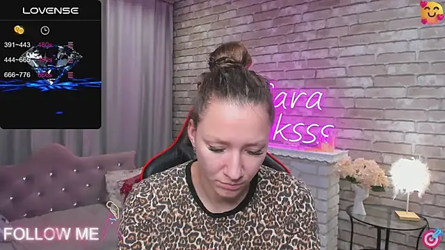 Snapshot of SarahCoksss chatting on 02/04/25, 12:29 SarahCoksss online show from 02/04/25, 12:29
