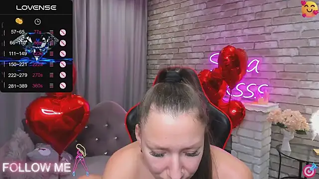 Snapshot of SarahCoksss chatting on 02/08/25, 06:33 SarahCoksss online show from 02/08/25, 06:33