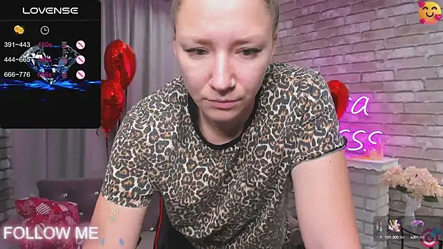 Snapshot of SarahCoksss chatting on 02/11/25, 12:28 SarahCoksss online show from 02/11/25, 12:28