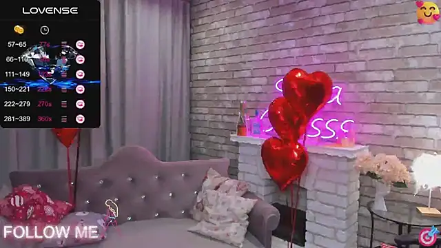 Snapshot of SarahCoksss chatting on 02/12/25, 12:05 SarahCoksss online show from 02/12/25, 12:05