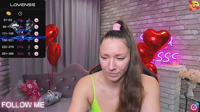 Snapshot of SarahCoksss chatting on 02/12/25, 03:07 SarahCoksss online show from 02/12/25, 03:07