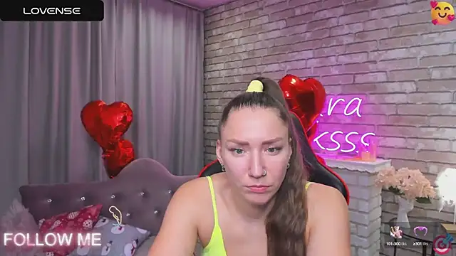 Snapshot of SarahCoksss chatting on 02/19/25, 03:28 SarahCoksss online show from 02/19/25, 03:28