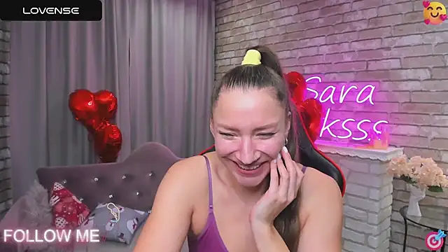 Snapshot of SarahCoksss chatting on 02/19/25, 06:33 SarahCoksss online show from 02/19/25, 06:33