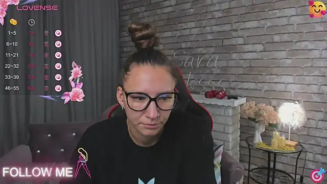 Snapshot of SarahCoksss chatting on 10/03/25, 01:02 SarahCoksss online show from 10/03/25, 01:02