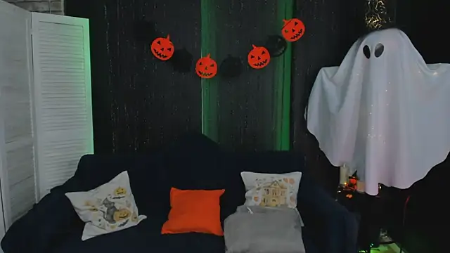 Snapshot of SarahCoksss chatting on 10/28/25, 01:20 SarahCoksss online show from 10/28/25, 01:20