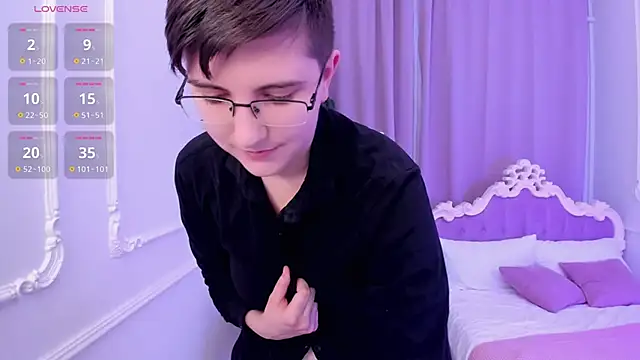 Snapshot of Lily_Marlin chatting on 02/22/25, 12:16 Lily Marlin online show from 02/22/25, 12:16