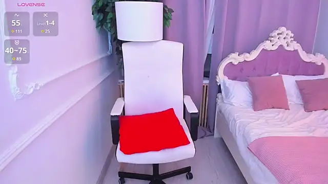 Snapshot of Lily_Marlin chatting on 03/06/25, 01:05 Lily Marlin online show from 03/06/25, 01:05