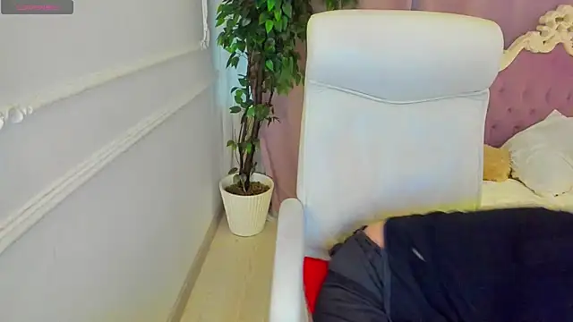 Snapshot of Lily_Marlin chatting on 03/16/26, 07:56 Lily Marlin online show from 03/16/26, 07:56