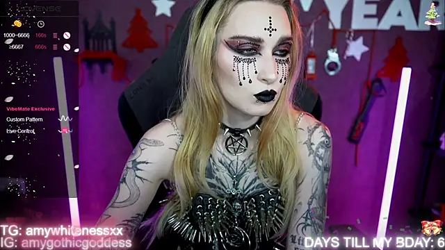 Snapshot of amywhitenessxx chatting on 12/19/25, 02:13 amywhitenessxx online show from 12/19/25, 02:13