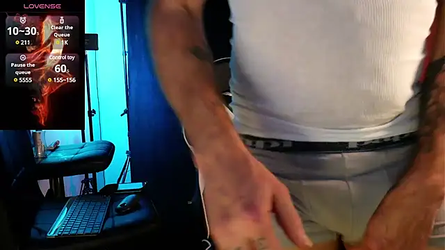 Snapshot of FiftyShadez chatting on 02/02/25, 05:42 FiftyShadez online show from 02/02/25, 05:42