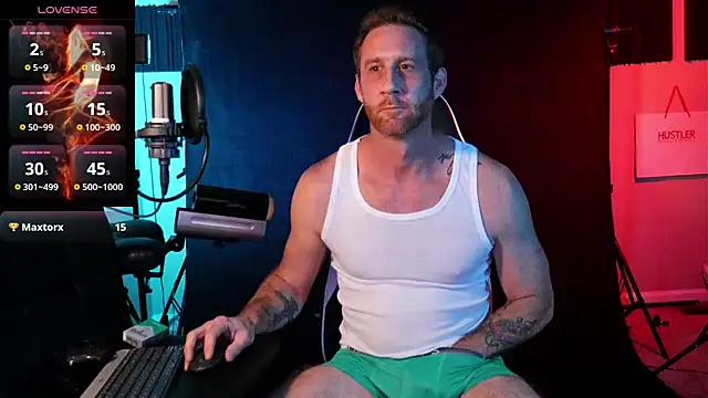 Snapshot of FiftyShadez chatting on 02/22/25, 01:33 FiftyShadez online show from 02/22/25, 01:33