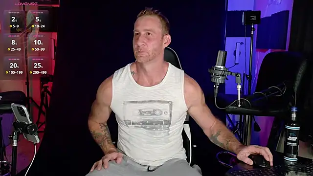 Snapshot of FiftyShadez chatting on 10/19/25, 01:06 FiftyShadez online show from 10/19/25, 01:06