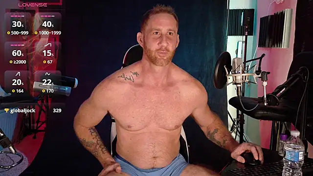 Snapshot of FiftyShadez chatting on 11/14/25, 04:28 FiftyShadez online show from 11/14/25, 04:28