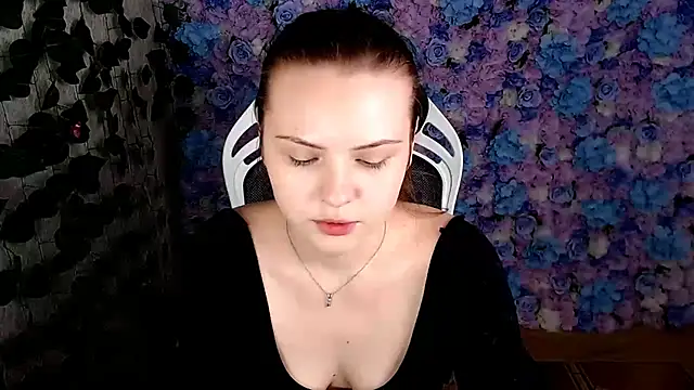 IxxiLiana online show from 10/19/25, 05:08