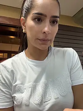 Snapshot of Mau_White chatting on 12/15/25, 12:42 Mau White online show from 12/15/25, 12:42