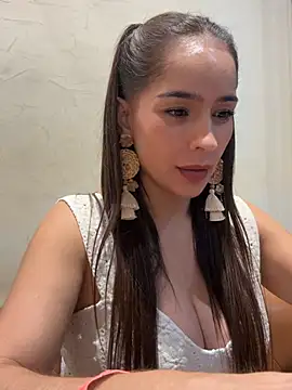 Snapshot of Mau_White chatting on 05/23/26, 12:27 Mau White online show from 05/23/26, 12:27