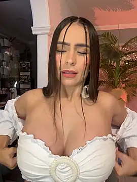 Snapshot of Mau_White chatting on 06/21/26, 01:30 Mau White online show from 06/21/26, 01:30