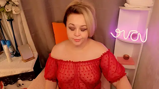 Snapshot of ShannaKingson chatting on 02/09/25, 07:30 ShannaKingson online show from 02/09/25, 07:30