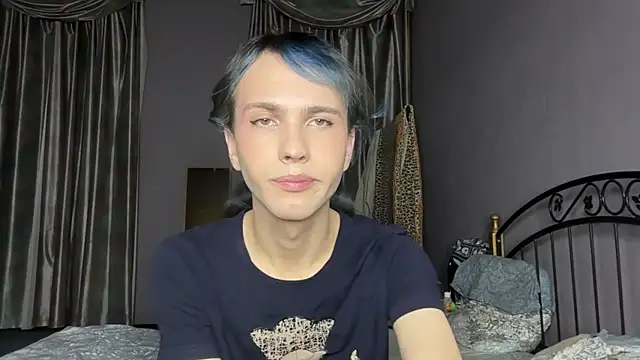 Snapshot of fcherthth chatting on 12/14/25, 04:34 fcherthth online show from 12/14/25, 04:34