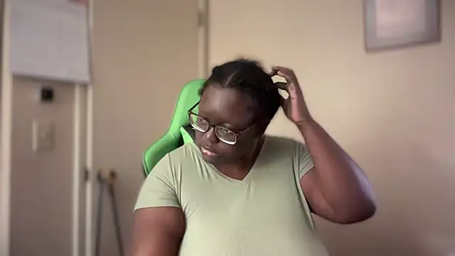 Snapshot of Yagurl__west chatting on 01/09/25, 01:50 Yagurl west online show from 01/09/25, 01:50