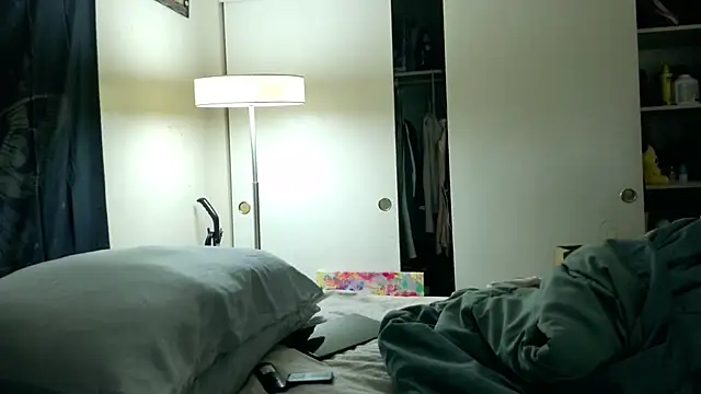 Snapshot of Yagurl__west chatting on 01/12/25, 10:01 Yagurl west online show from 01/12/25, 10:01