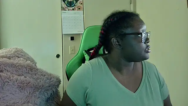 Snapshot of Yagurl__west chatting on 01/14/25, 08:31 Yagurl west online show from 01/14/25, 08:31