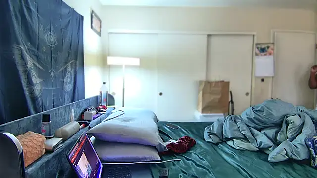 Snapshot of Yagurl__west chatting on 01/25/25, 09:35 Yagurl west online show from 01/25/25, 09:35