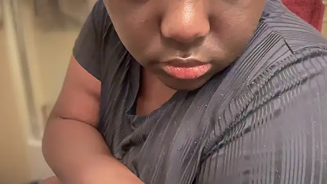 Snapshot of Yagurl__west chatting on 01/28/25, 04:30 Yagurl west online show from 01/28/25, 04:30