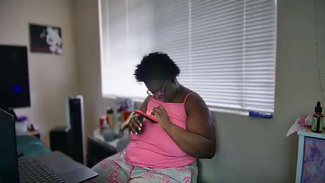 Snapshot of Yagurl__west chatting on 01/30/25, 08:53 Yagurl west online show from 01/30/25, 08:53