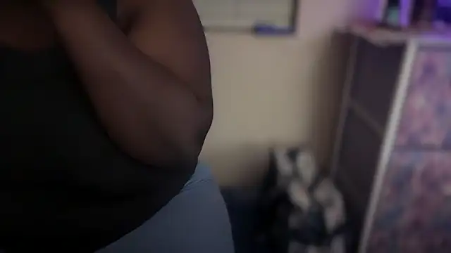 Snapshot of Yagurl__west chatting on 02/12/25, 04:01 Yagurl west online show from 02/12/25, 04:01