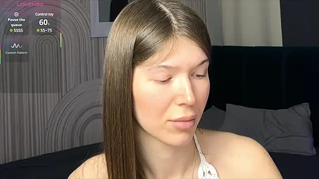 Snapshot of viviann_evans chatting on 02/27/25, 03:47 viviann evans online show from 02/27/25, 03:47