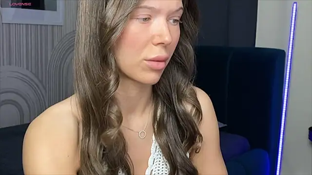 Snapshot of viviann_evans chatting on 03/20/25, 01:02 viviann evans online show from 03/20/25, 01:02