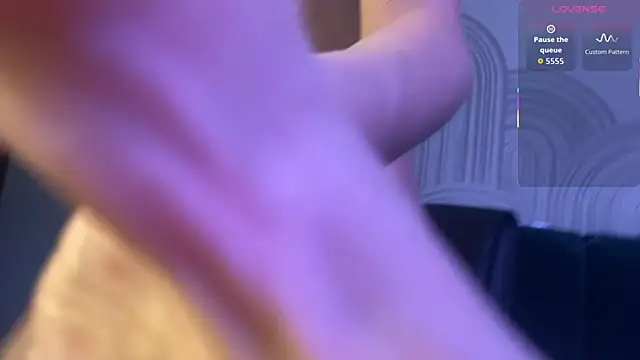 Snapshot of viviann_evans chatting on 11/18/25, 01:22 viviann evans online show from 11/18/25, 01:22