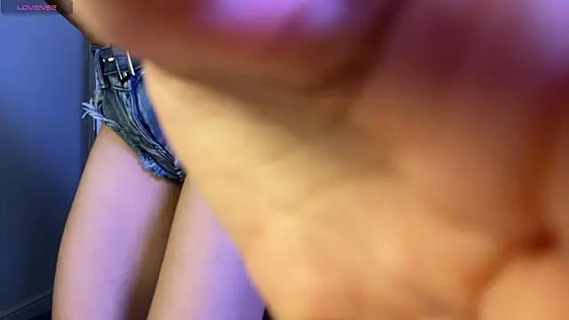 Snapshot of viviann_evans chatting on 12/02/25, 01:22 viviann evans online show from 12/02/25, 01:22