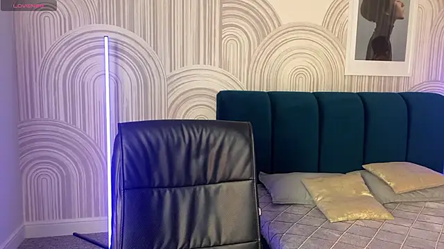 viviann evans online show from 03/28/26, 01:05