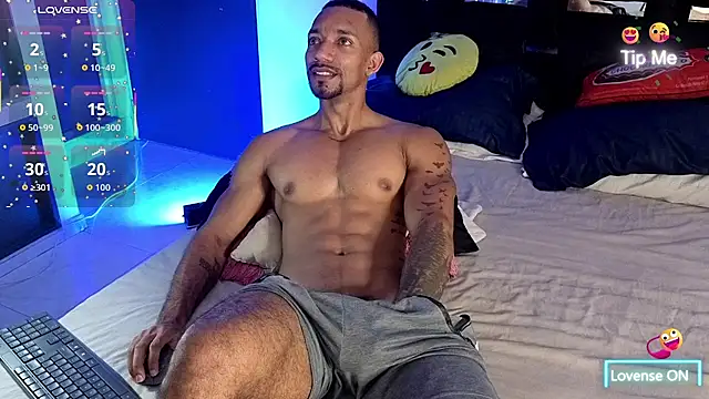 Snapshot of Manolo_Hot1 chatting on 07/10/26, 08:00 Manolo Hot1 online show from 07/10/26, 08:00
