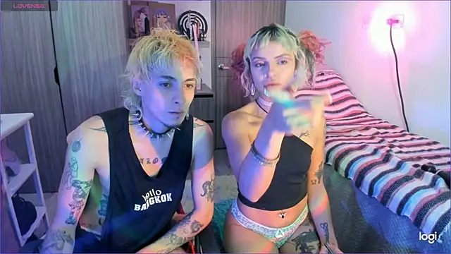 Snapshot of badeyes_crazygoat chatting on 04/08/26, 11:27 badeyes crazygoat online show from 04/08/26, 11:27