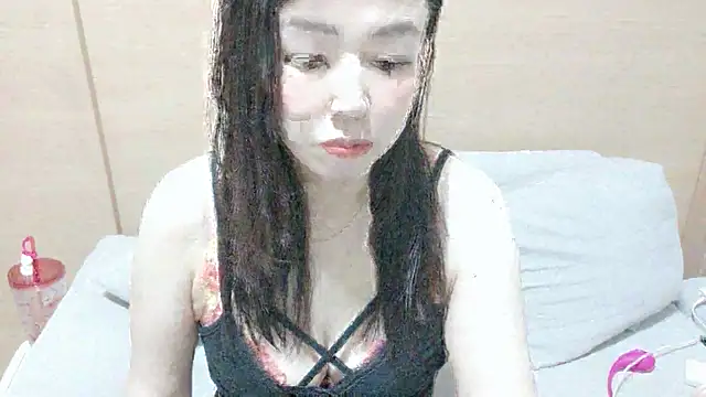 Snapshot of Arisa__ chatting on 05/08/26, 11:37 Arisa online show from 05/08/26, 11:37