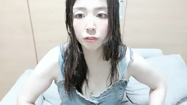 Snapshot of Arisa__ chatting on 05/28/26, 11:51 Arisa online show from 05/28/26, 11:51