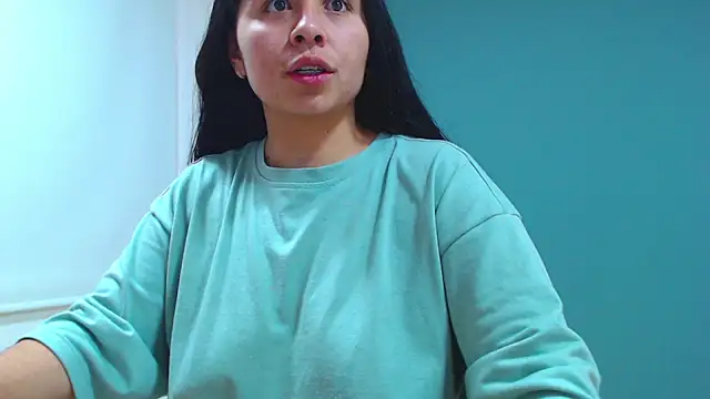 Snapshot of danna-_roouss chatting on 12/21/25, 05:53 danna- roouss online show from 12/21/25, 05:53