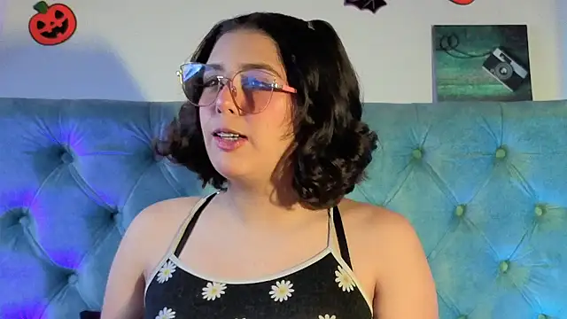 Paola Lyon  online show from 11/12/25, 06:08