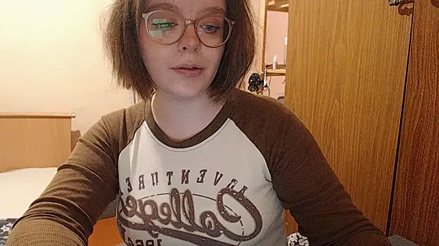 Snapshot of Chmiri_cb chatting on 12/21/24, 10:19 Chmiri cb online show from 12/21/24, 10:19