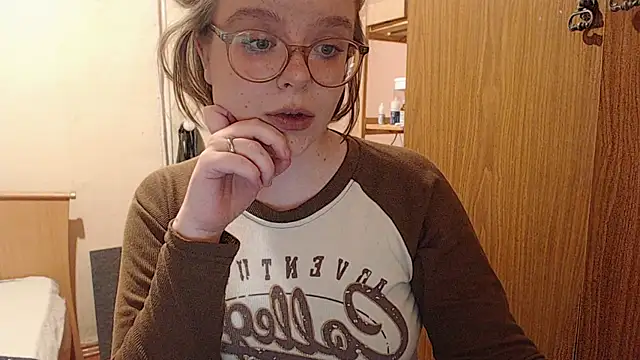 Snapshot of Chmiri_cb chatting on 12/28/24, 06:29 Chmiri cb online show from 12/28/24, 06:29