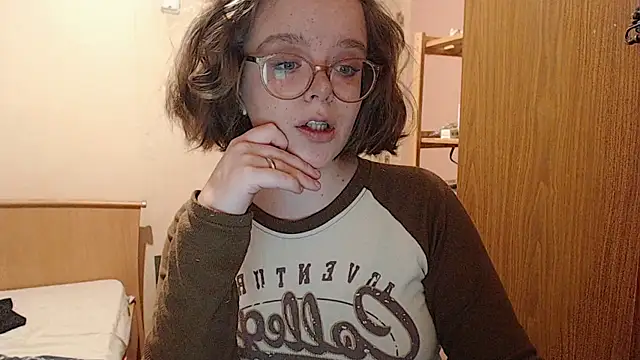 Snapshot of Chmiri_cb chatting on 01/08/25, 05:37 Chmiri cb online show from 01/08/25, 05:37